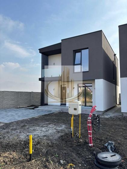 Duplex cu 5 camere cu Canalizare în Săcălaz