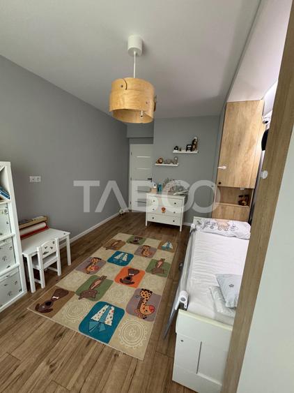 Apartament cu 3 camere semidecomandat, mobilat în Turnișor