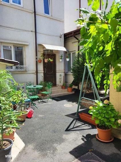 Casă cu 9 camere cu Teren 365 Mp în 13 Septembrie