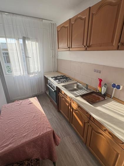 Garsonieră decomandată, mobilată în Sărari