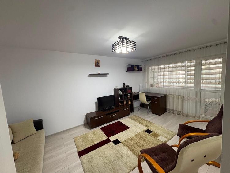 Apartament cu 2 camere decomandat în Micro 6