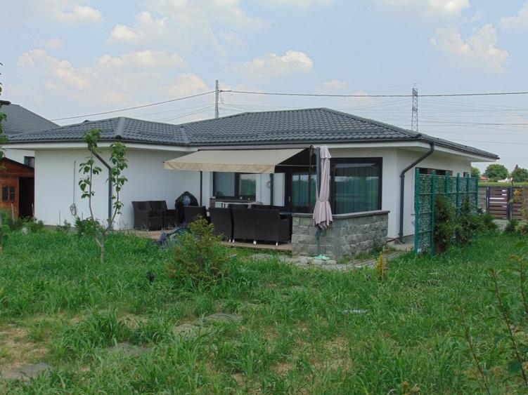 Casă individuală cu 3 camere cu Canalizare în Tărtășești