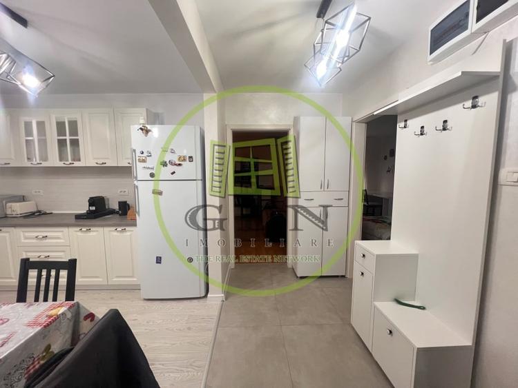 Apartament cu 3 camere decomandat, mobilat în Cornitoiu