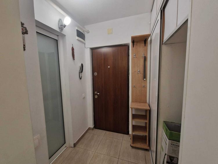 Apartament cu 2 camere semidecomandat în Vatra Luminoasă