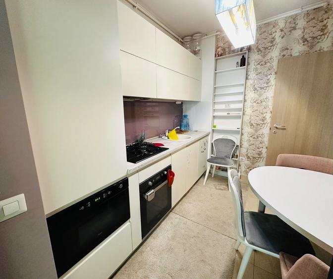 Apartament cu 3 camere decomandat, mobilat în Sud