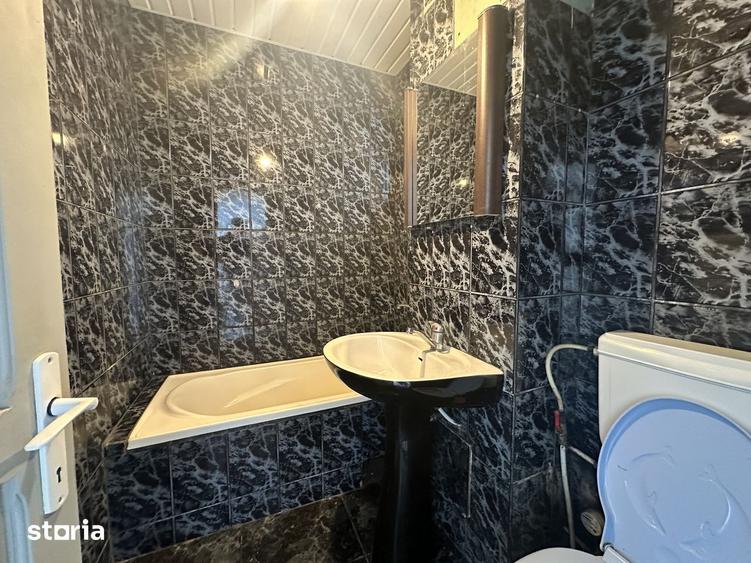 Apartament cu 3 camere semidecomandat în Cornișa