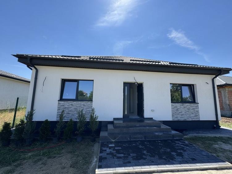 Casă cu 4 camere în Crevedia
