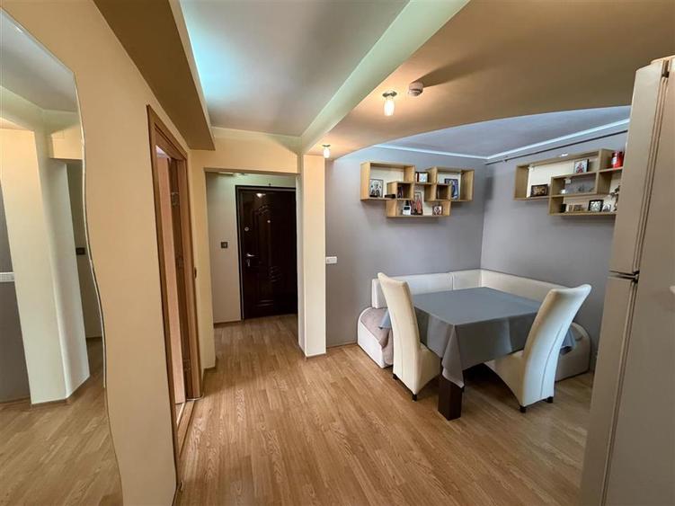 Apartament cu 3 camere decomandat, mobilat în Ultracentral