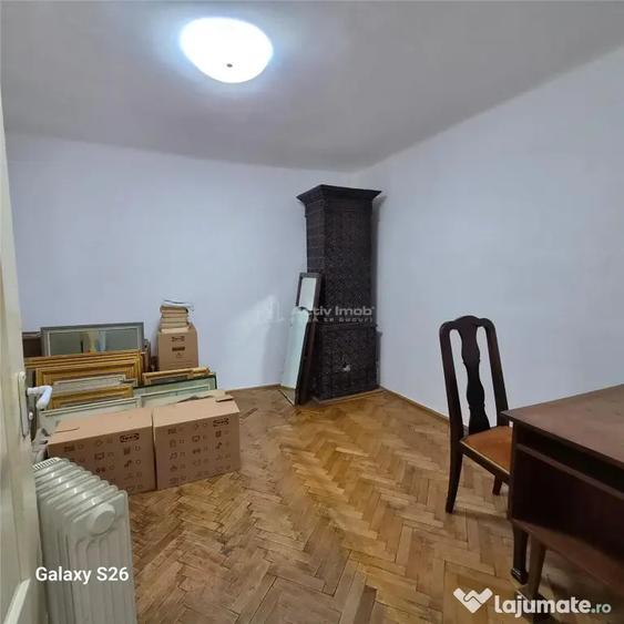 Apartament cu 3 camere semidecomandat în Armeneasca