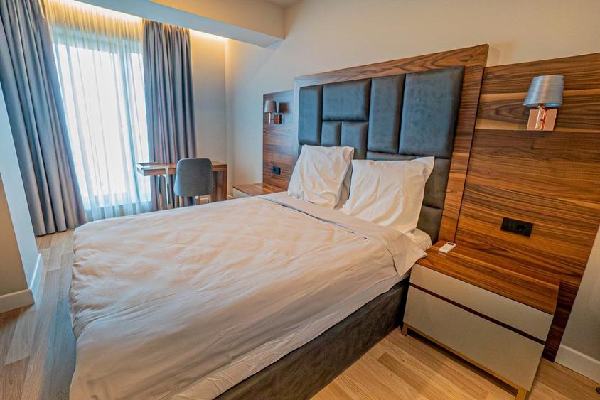 Apartament cu 3 camere decomandat în Universitate