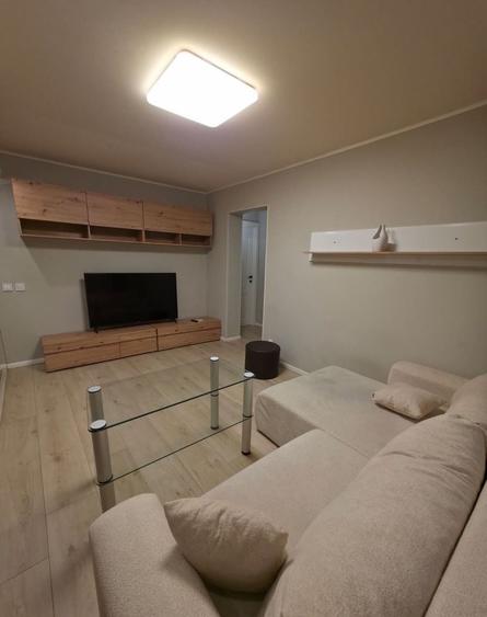 Apartament cu 3 camere, mobilat în Băneasa