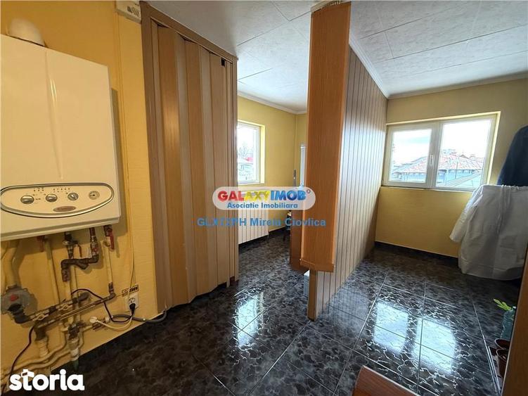 Casă cu 4 camere cu Teren 985 Mp în Central