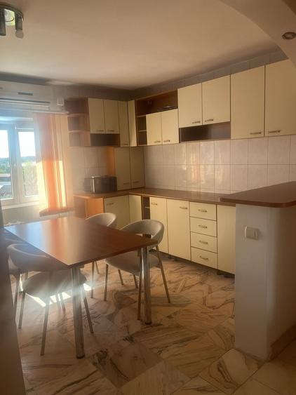 Apartament cu 4 camere decomandat în Panduri