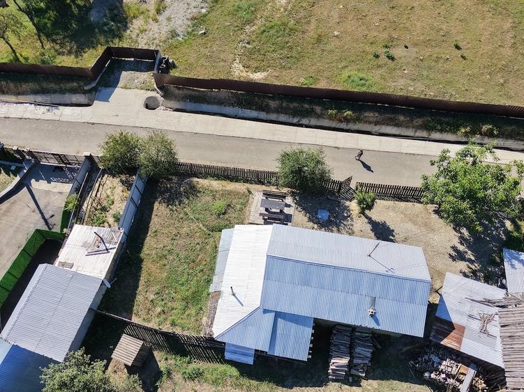 Casă cu Teren 3292 Mp în Brădetu