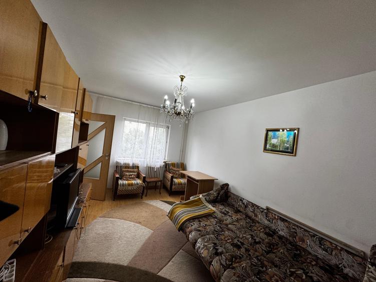 Apartament cu 2 camere decomandat în Podul de Fier