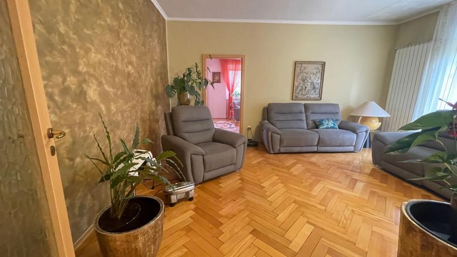Apartament cu 2 camere semidecomandat, mobilat în Medicină