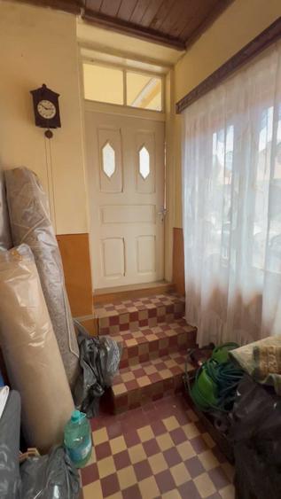 Casă cu 4 camere decomandat în Central