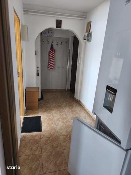 Inchiriez apartament 3 camere - 6