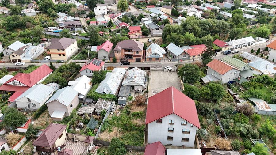 Casă individuală cu 8 camere cu Canalizare în Vest
