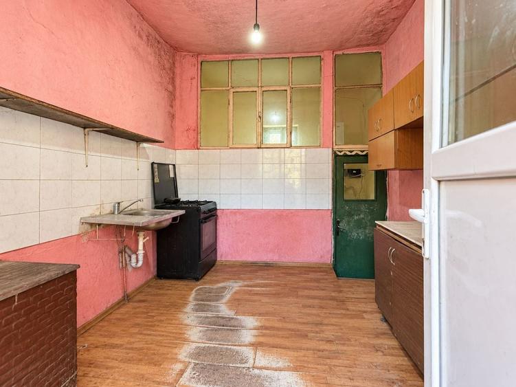 Casă individuală cu 3 camere cu Canalizare în Central