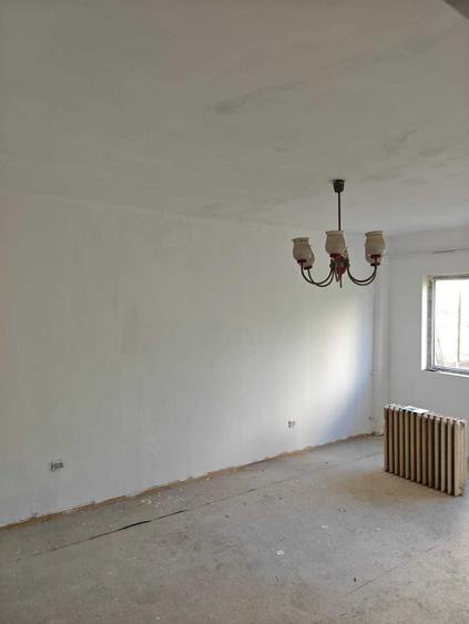 Apartament cu 2 camere decomandat în Piața Nouă