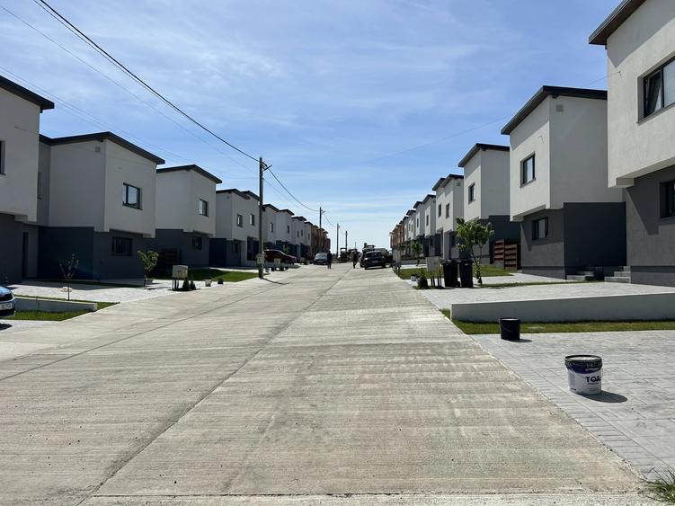 Duplex cu 5 camere cu Canalizare în Popas Păcurari