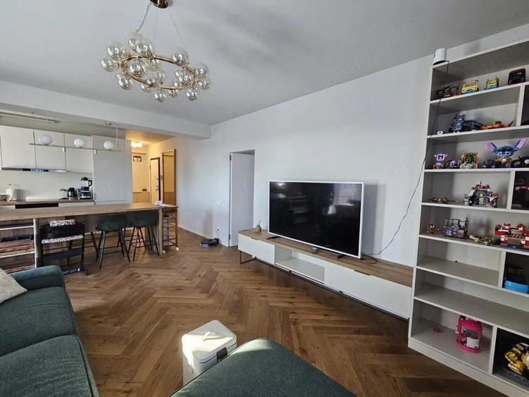 Apartament cu 3 camere decomandat în Faleza Nord