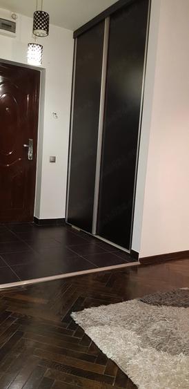 Garsonieră decomandată în Titan