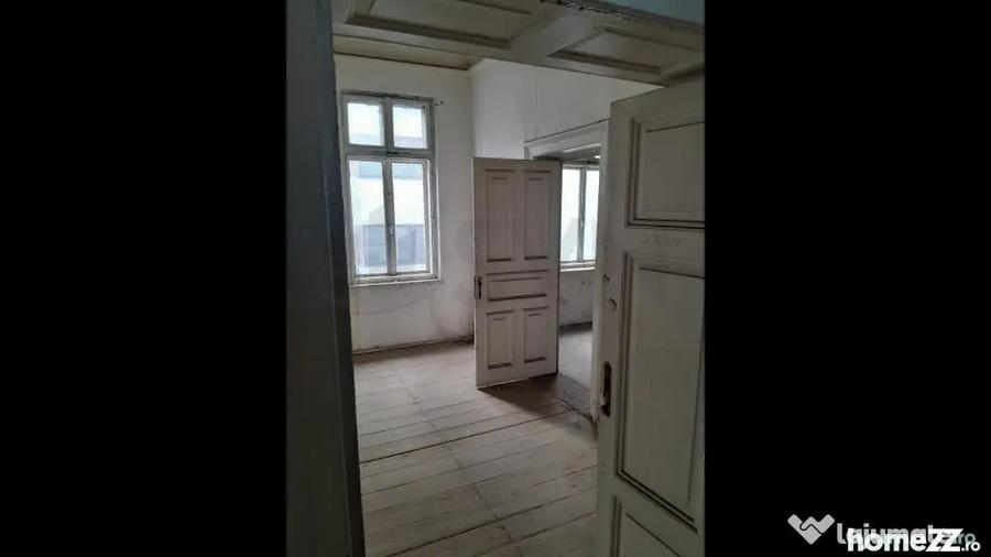 Casă cu 7 camere cu Teren 566 Mp în Unirii