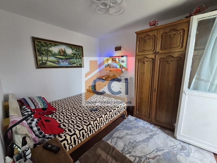 Apartament cu 2 camere nedecomandat, mobilat în Narcisa