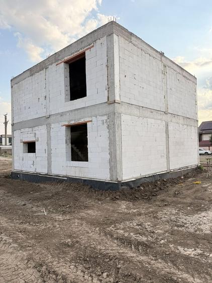 Casă individuală cu 4 camere cu Canalizare în Costi