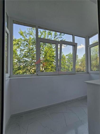 Apartament cu 4 camere decomandat în Dacia