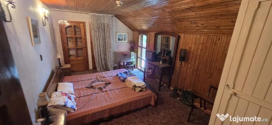 Casă cu 5 camere cu Teren 840 Mp în Central