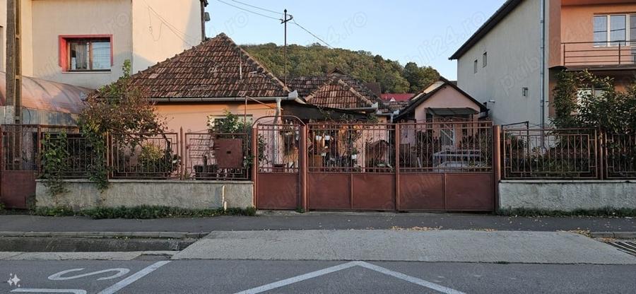 Casă cu 2 camere în Dezmir