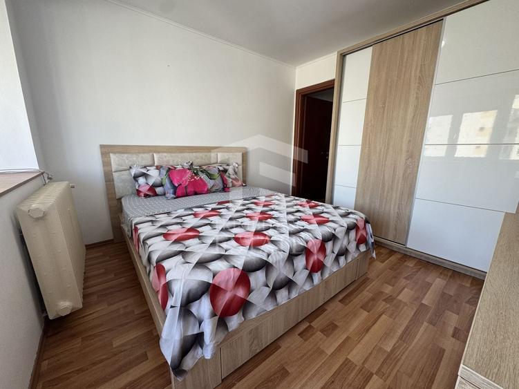 Apartament cu 3 camere semidecomandat, mobilat în Tei