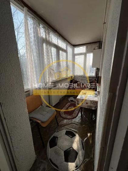 Apartament cu 3 camere decomandat, mobilat în Nicolina