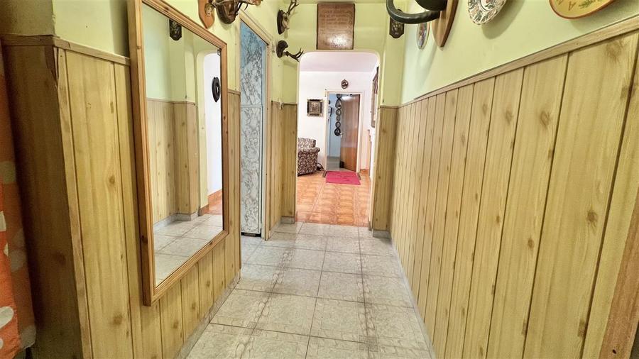 Apartament cu 3 camere semidecomandat în Astra