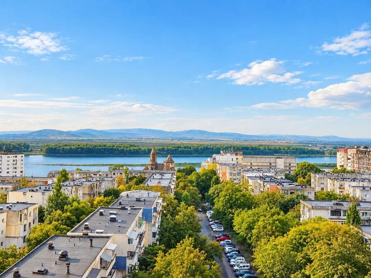 Apartament cu 2 camere decomandat în Mazepa 1