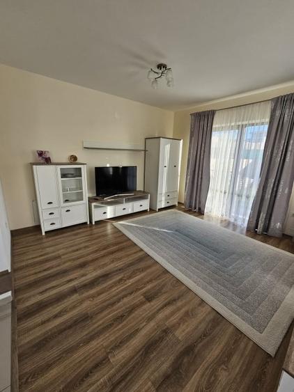 Duplex cu 4 camere cu Teren 300 Mp în Europa