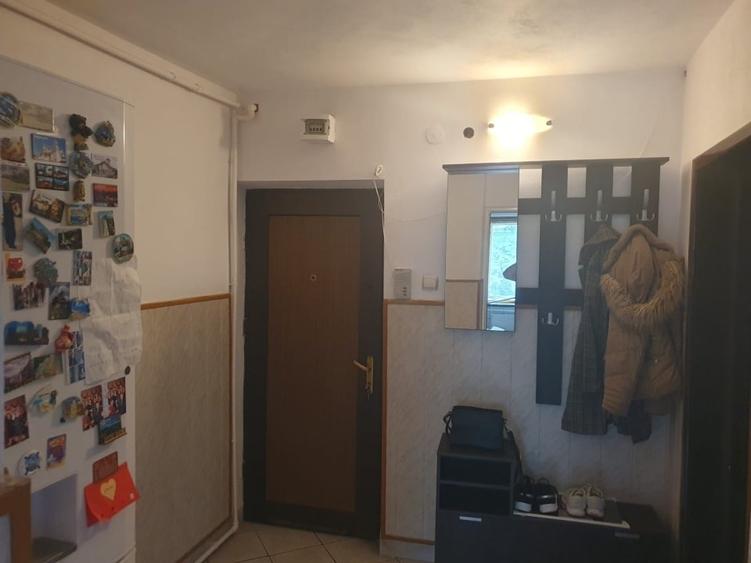 Apartament cu 3 camere decomandat, mobilat în 9 Mai