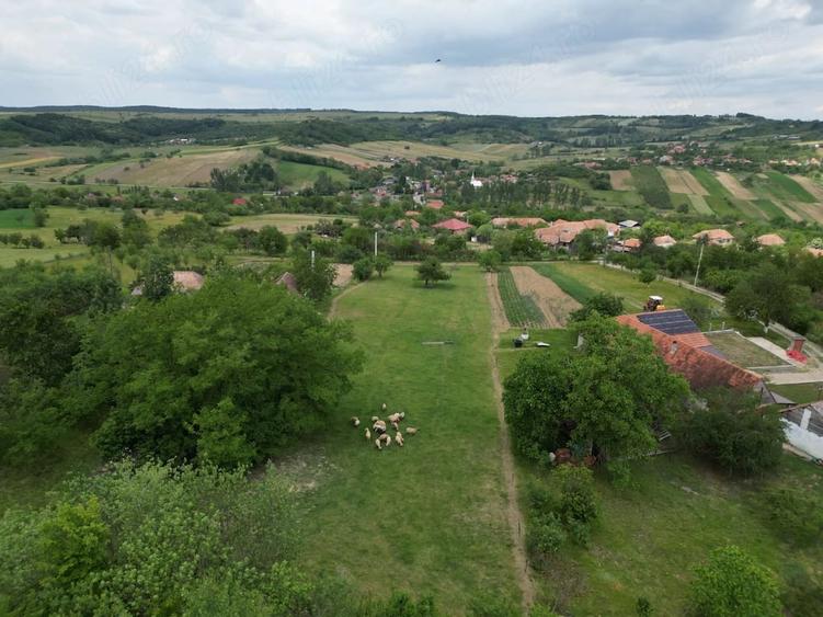 Teren de 2700 mp, în Bălaia