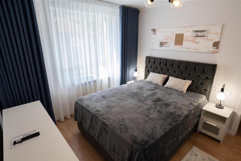 Apartament cu 3 camere semidecomandat, mobilat în Ultracentral
