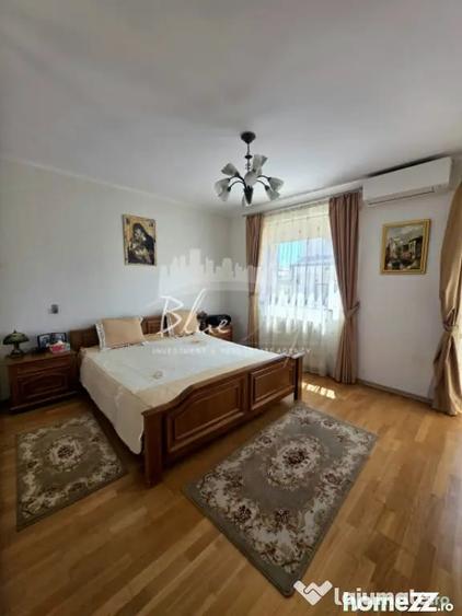 Casă cu 7 camere cu Teren 1642 Mp în Poiana