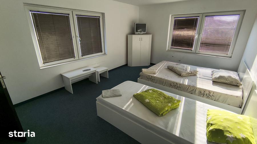 Casă cu 10 camere cu Teren 300 Mp în Sânmartin