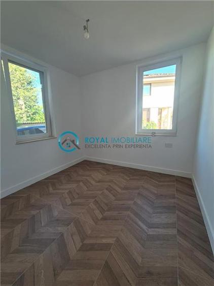 Duplex cu 5 camere cu Piscina în Păulești