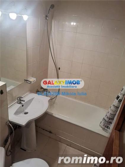 Apartament cu 3 camere semidecomandat în Drumul Taberei