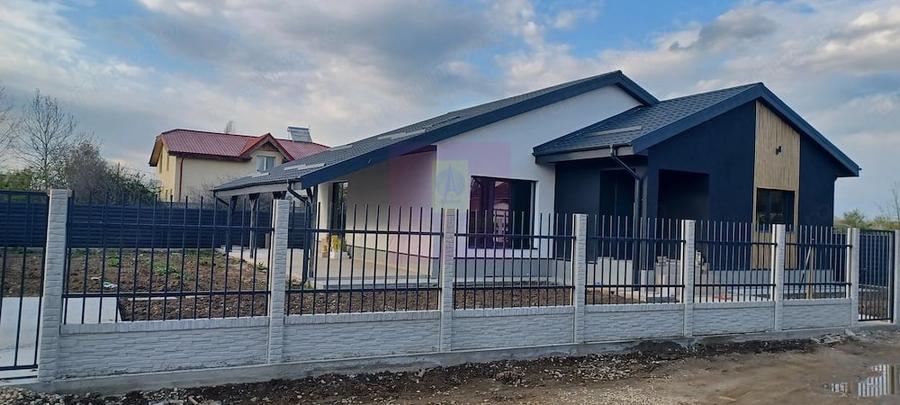 Casă cu 4 camere cu Teren 500 Mp în Gulia