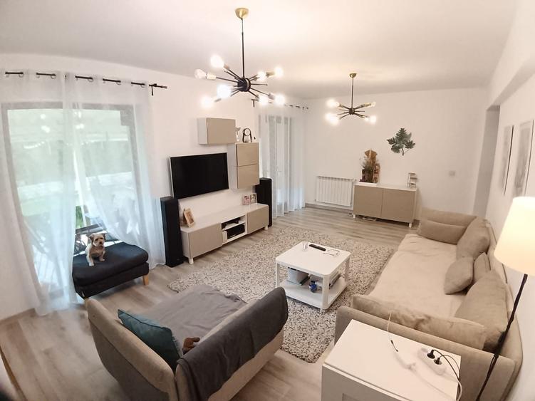 Duplex cu 4 camere cu Canalizare în Sud-Est