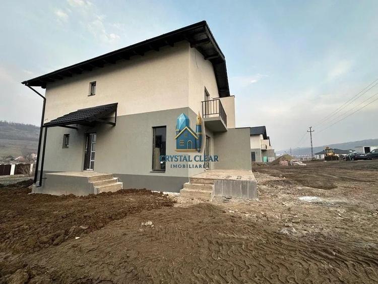 Duplex cu 3 camere cu Canalizare în Livezeni