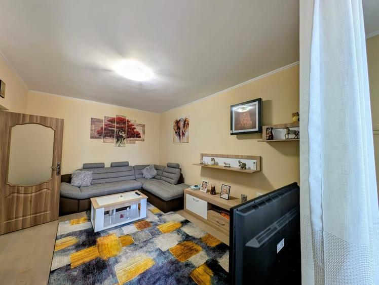 Apartament cu 2 camere decomandat în Pajura